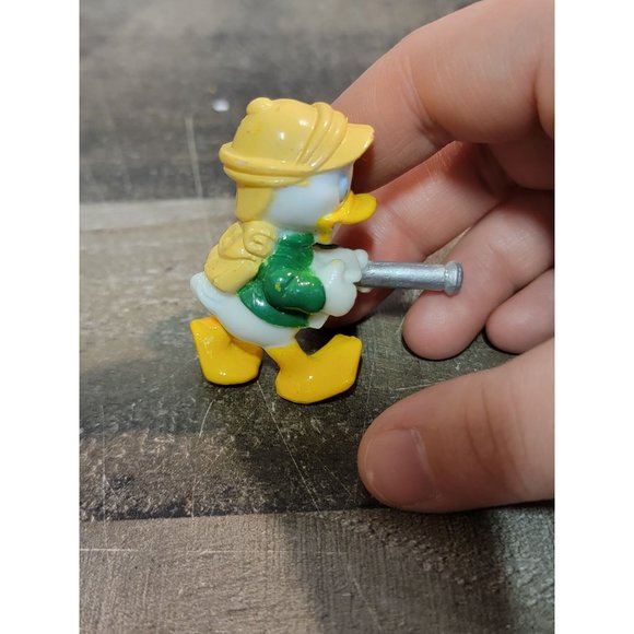 Donald Duck Louie hunting gun green toy figure Disney - Picture 4 of 4